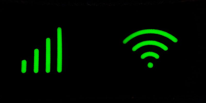 Top Mobile Hotspot Plans in Canada 2025